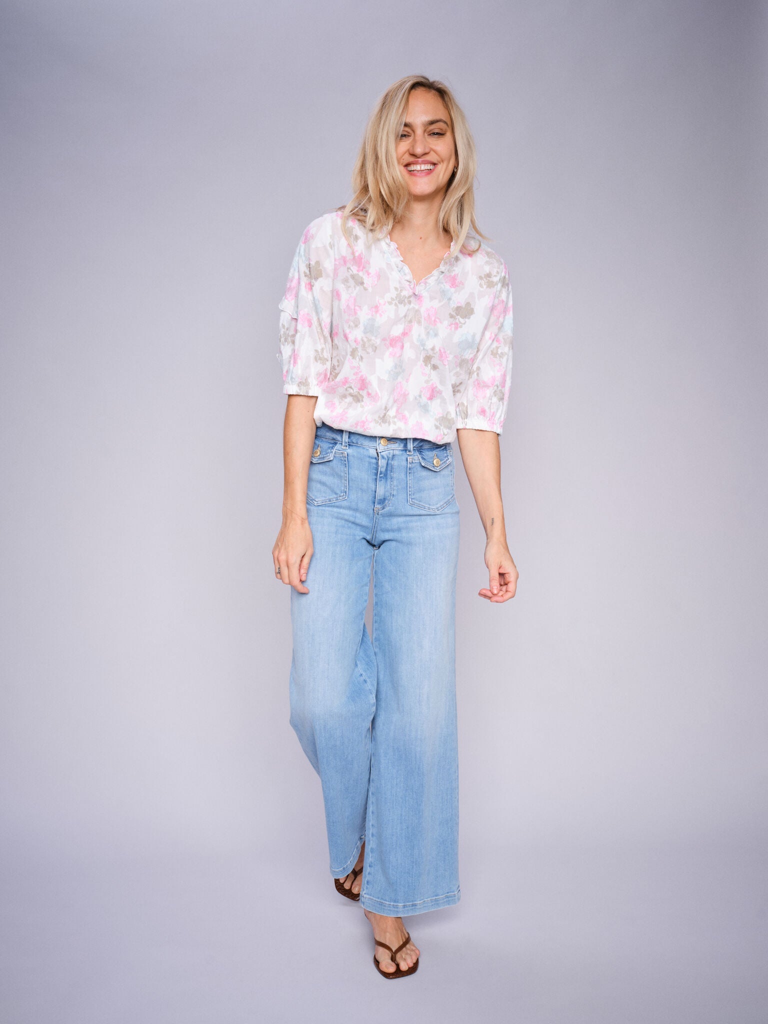 Modelshot / Light Blue / Detail